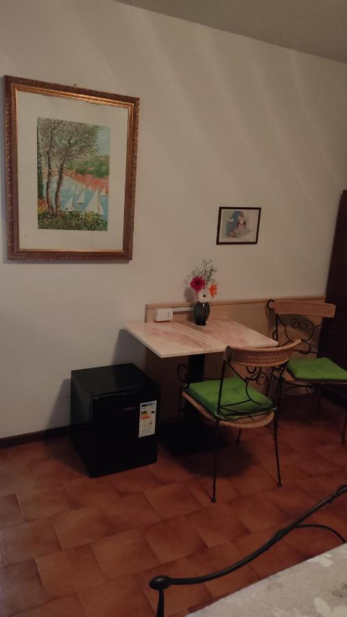 Hotel La Vela Castelnuovo Rangone Exteriör bild